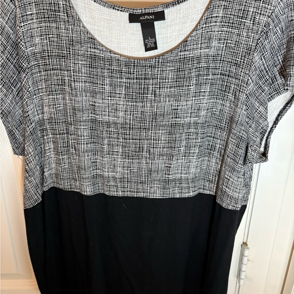 Alfani Gray and White Boxy Short Sleeve Blouse
